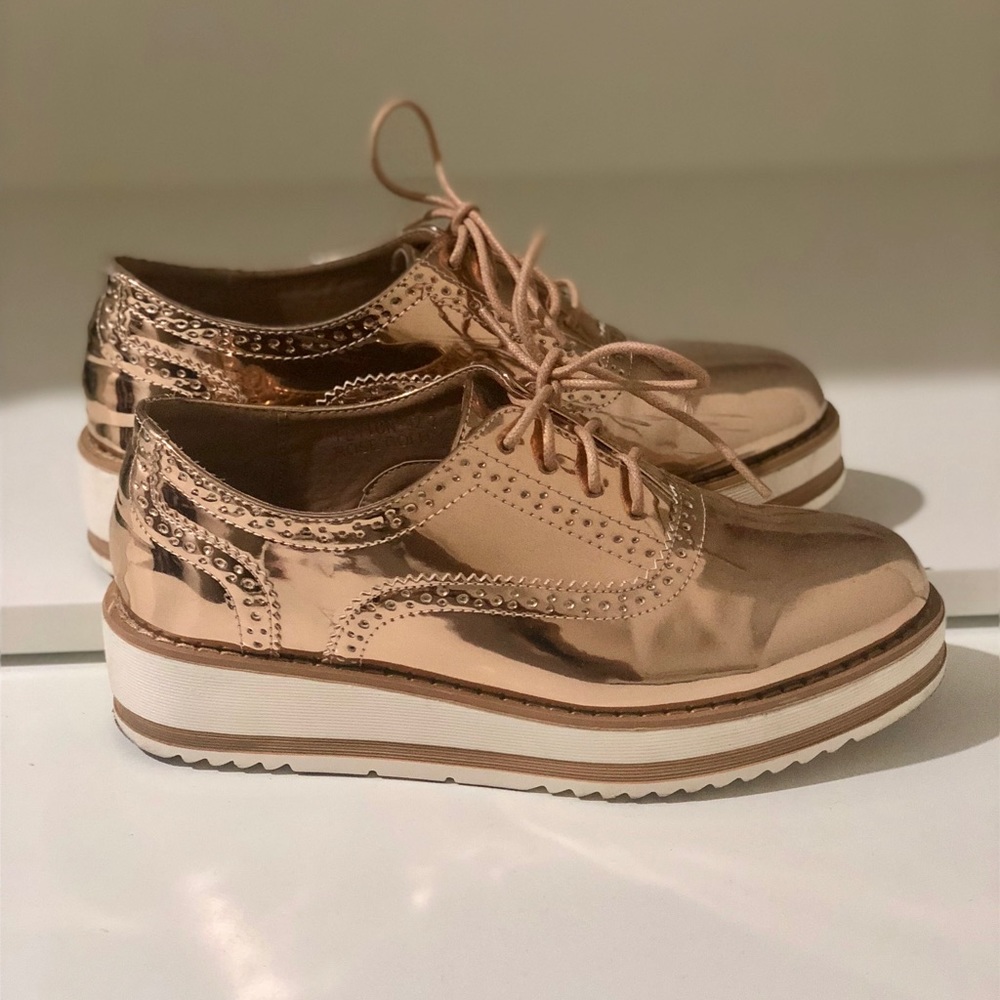 Rose gold sneakers 🌸🌸